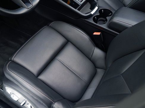 Used 2022 Porsche Macan image 16