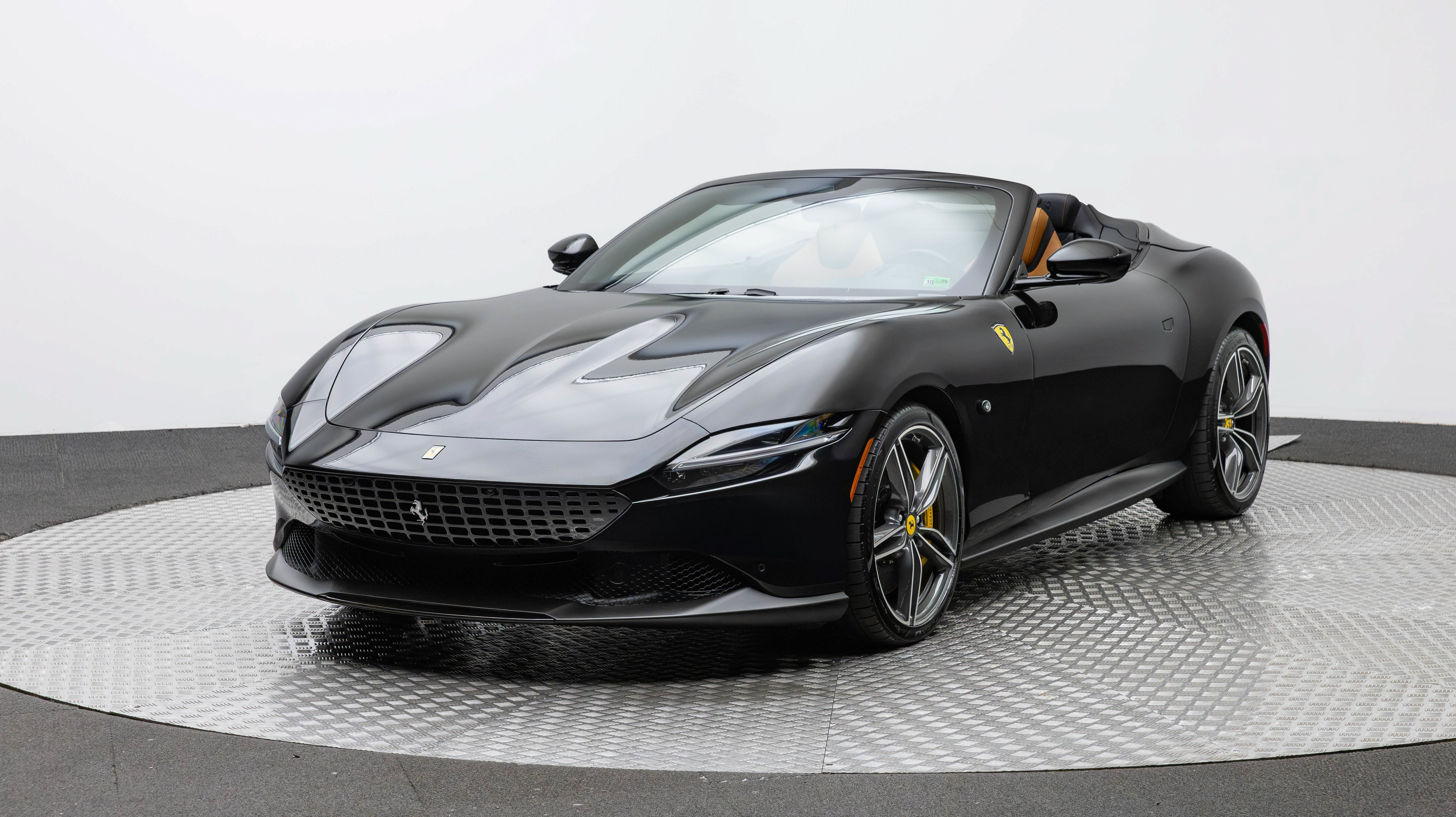 Certified 2025 Ferrari Roma Spider RWD image 1