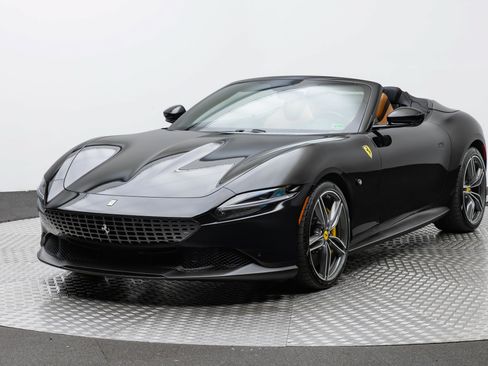 Certified 2025 Ferrari Roma Spider RWD image 1
