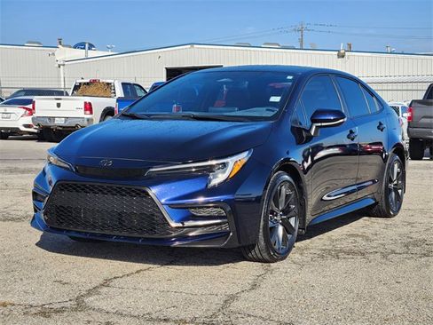 Used 2025 Toyota Corolla SE image 3