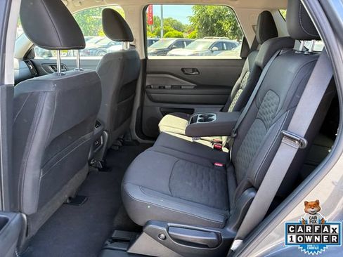 Used 2025 Nissan Pathfinder SV FWD image 23