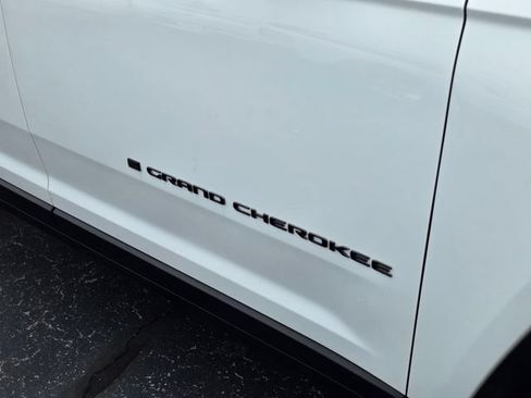 Used 2023 Jeep Grand Cherokee L Laredo RWD image 18