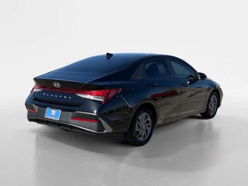 Certified 2024 Hyundai Elantra SEL FWD image 5