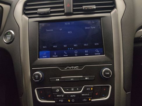 Used 2020 Ford Fusion SE AWD/4WD image 25