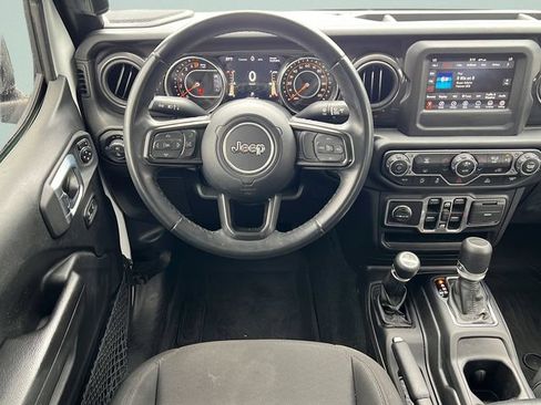 Used 2022 Jeep Gladiator Sport AWD/4WD image 12