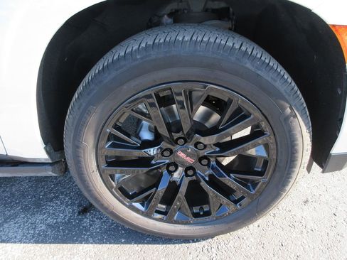 Certified 2021 GMC Yukon Denali w/ Denali Premium Package image 9