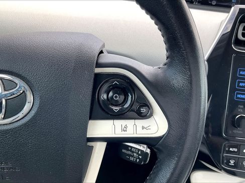 Used 2017 Toyota Prius Four FWD image 25