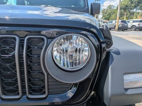 New 2025 Jeep Gladiator Sport AWD/4WD image 9