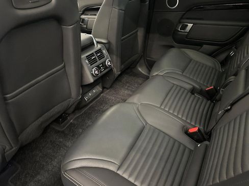 Certified 2025 Land Rover Discovery S image 30