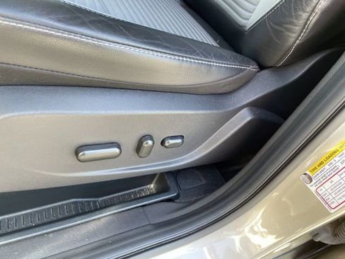 Used 2018 Ford Escape SE w/ SE Sport Appearance Package image 8