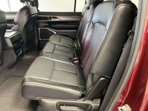 Used 2025 Jeep Wagoneer L Series II w/ 8-pass Seating Package image 14