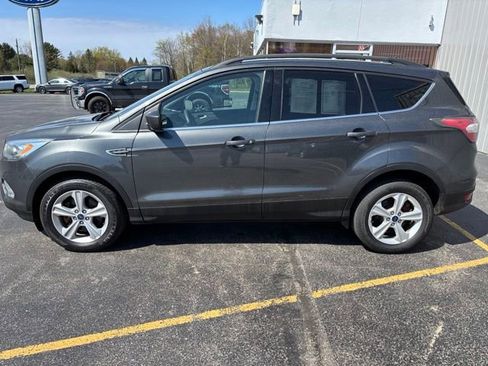 Used 2017 Ford Escape SE w/ Equipment Group 201A AWD/4WD image 9