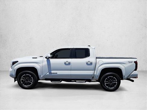 Certified 2025 Toyota Tacoma TRD Sport AWD/4WD image 9