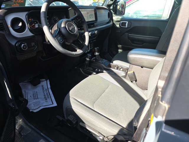 Used 2024 Jeep Wrangler Sport AWD/4WD image 9