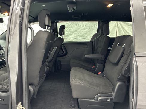 Used 2020 Dodge Grand Caravan SE FWD image 12