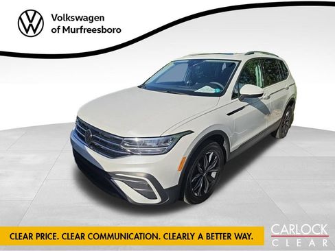 Used 2023 Volkswagen Tiguan SE w/ Panoramic Sunroof Package FWD image 1