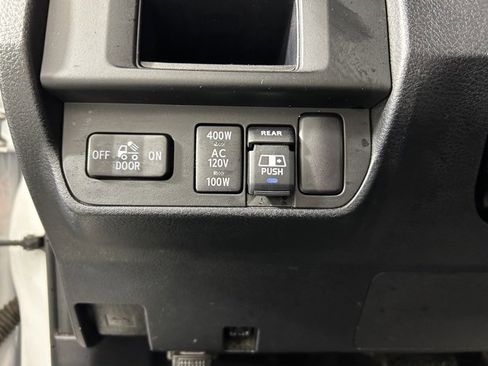 Used 2017 Toyota Tacoma TRD Off-Road w/ Tow Package (A/T) image 19