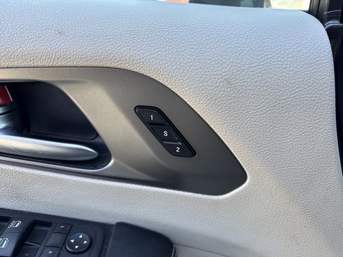 Used 2022 Chrysler Pacifica Touring-L image 35