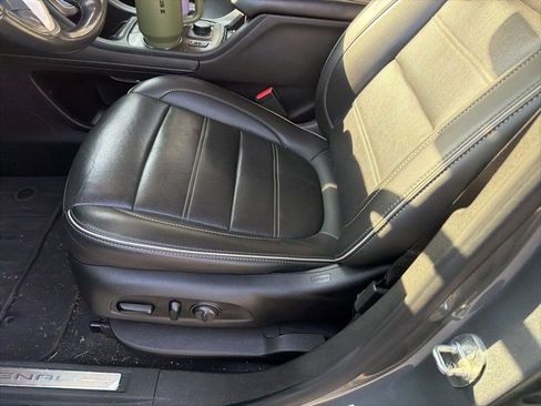 Used 2021 GMC Acadia Denali w/ Denali Technology Package image 8