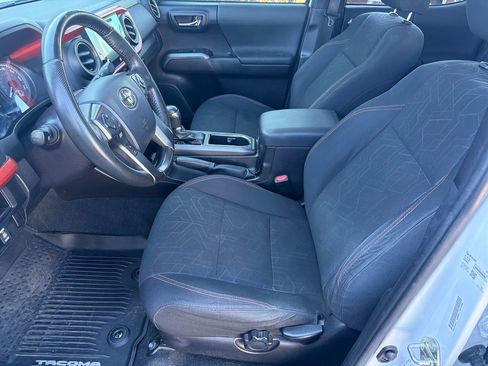 Used 2016 Toyota Tacoma SR5 image 11