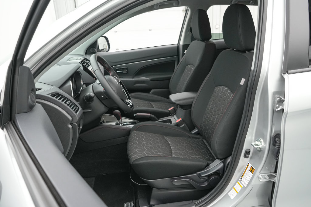 Used 2026 Mitsubishi Outlander Sport LE AWD/4WD image 11