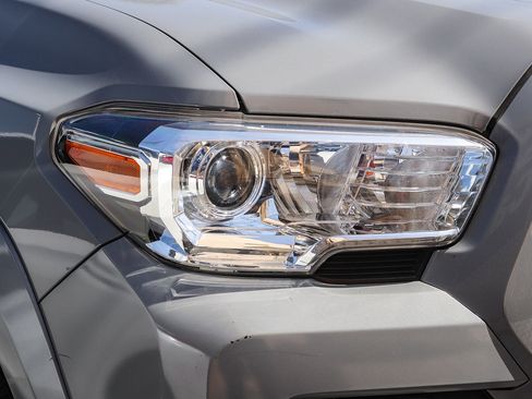 Used 2021 Toyota Tacoma SR5 image 3