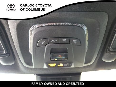 Used 2025 Toyota Corolla SE image 32