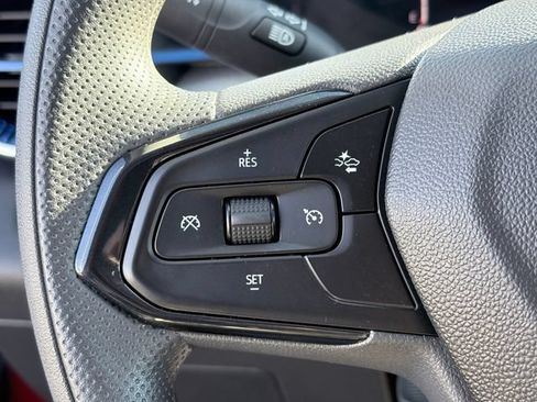 Used 2025 Chevrolet Trax LT FWD image 14