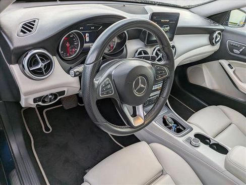 Used 2018 Mercedes-Benz GLA 250 4MATIC image 9