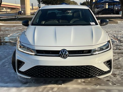 Used 2025 Volkswagen Jetta Sport image 3