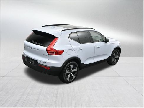 Used 2024 Volvo XC40 B5 Plus w/ Climate Package AWD/4WD image 18
