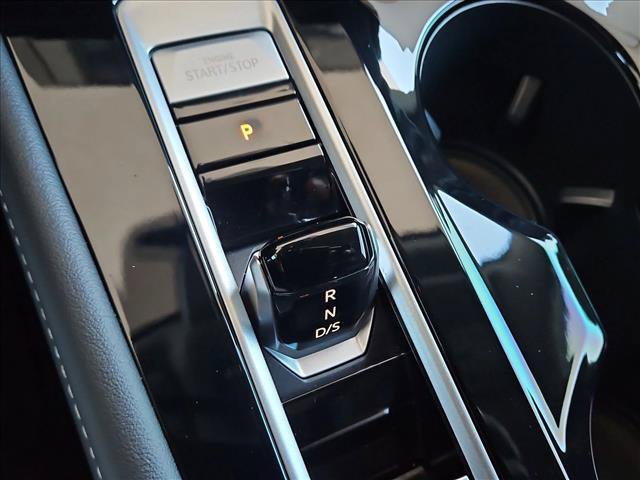 Used 2024 Volkswagen Atlas SE w/ Panoramic Sunroof Package FWD image 12