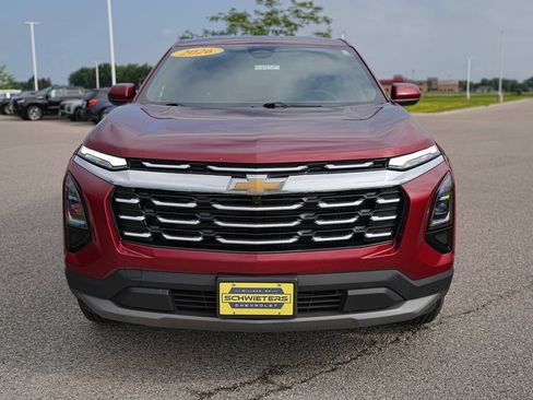Used 2026 Chevrolet Equinox LT AWD/4WD image 2