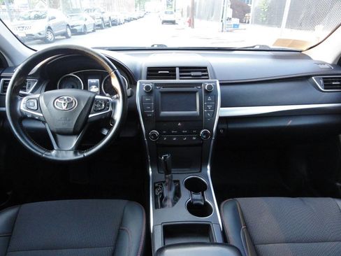 Used 2016 Toyota Camry SE FWD image 14
