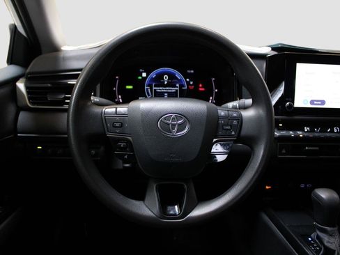 Used 2025 Toyota Camry LE AWD/4WD image 28