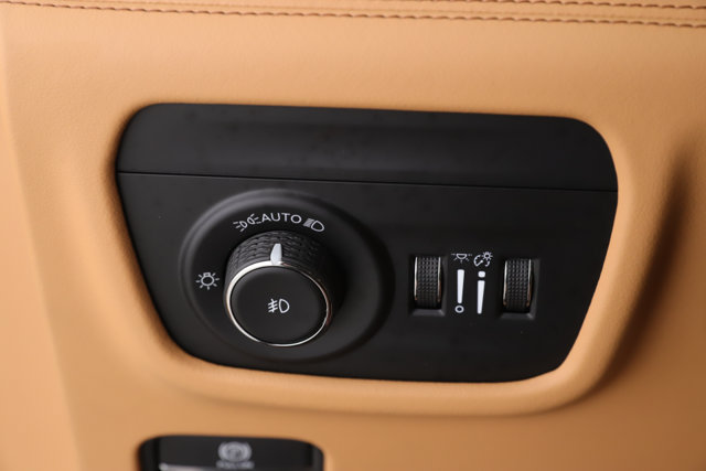 Used 2025 Jeep Grand Cherokee Summit AWD/4WD image 22