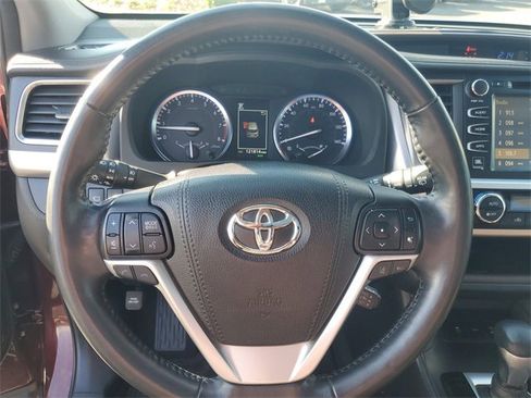 Used 2018 Toyota Highlander Limited Platinum image 18