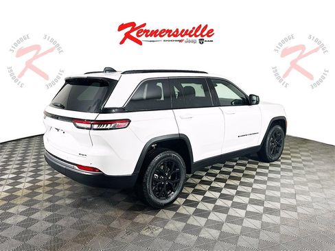 New 2026 Jeep Grand Cherokee Altitude image 7