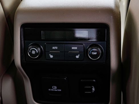 Used 2018 GMC Acadia Denali w/ Technology Package FWD image 32