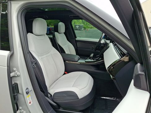 Used 2023 Land Rover Range Rover Sport SE Dynamic AWD/4WD image 3