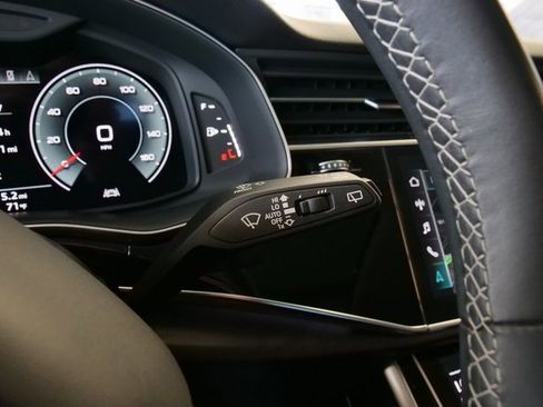 Used 2023 Audi Q8 Premium image 28