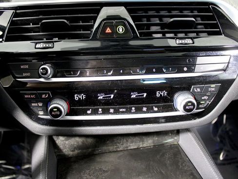 Used 2022 BMW 530i w/ M Sport Package image 10