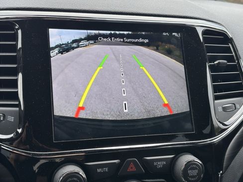 Used 2022 Jeep Grand Cherokee Laredo X image 7