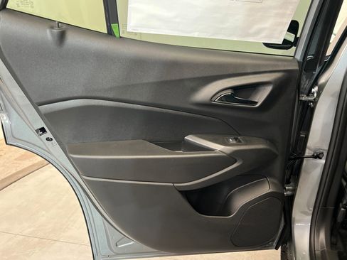New 2026 Chevrolet Trax RS w/ Sunroof Package FWD image 19