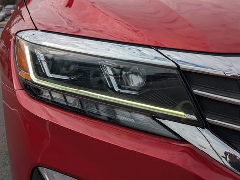 Used 2020 Volkswagen Passat 2.0T R-Line image 10