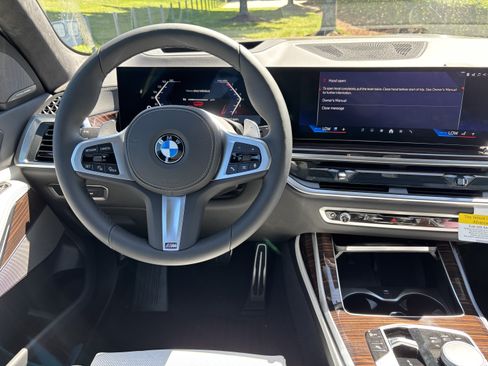 Used 2026 BMW X7 xDrive40i w/ M Sport Package AWD/4WD image 19