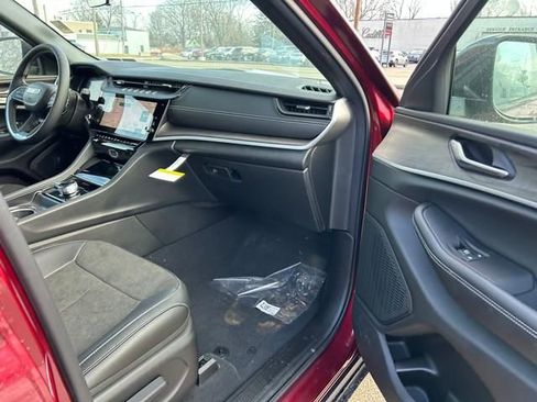 New 2026 Jeep Grand Cherokee Altitude image 30