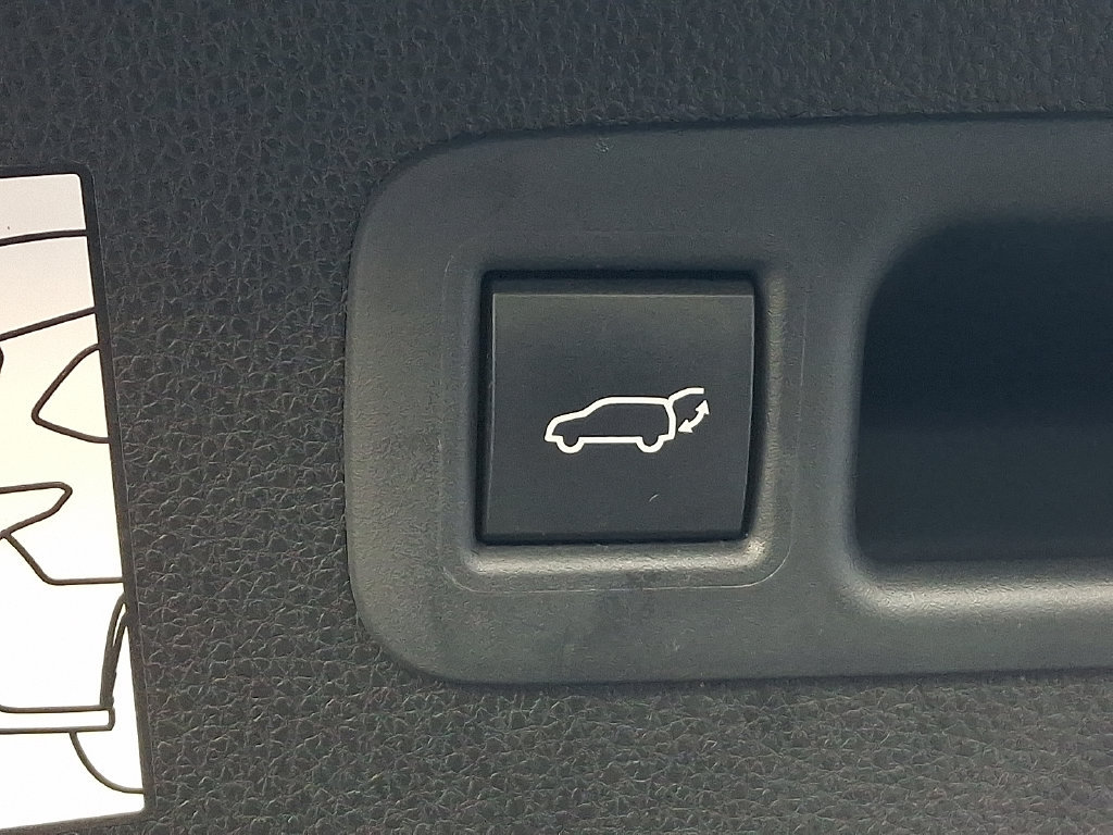 Certified 2021 Toyota Highlander Limited AWD/4WD image 33