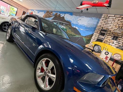 Used 2006 Ford Mustang GT Premium RWD image 3