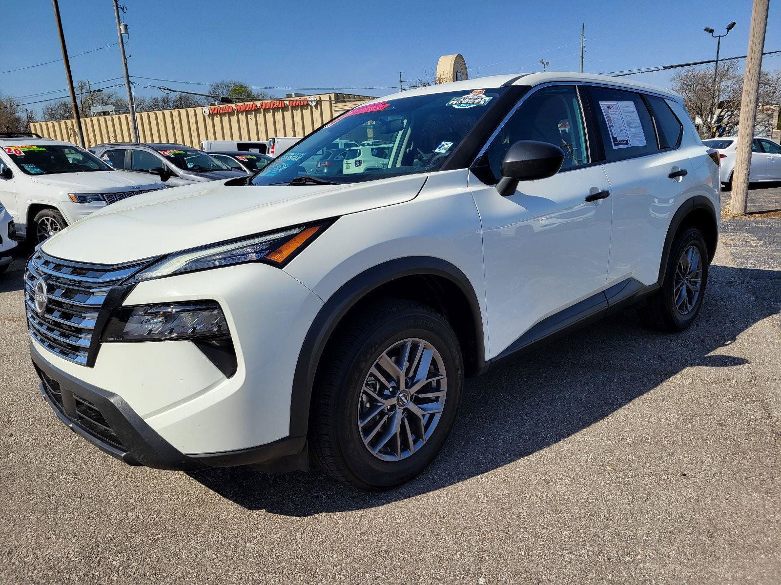 Used 2024 Nissan Rogue S AWD/4WD image 3